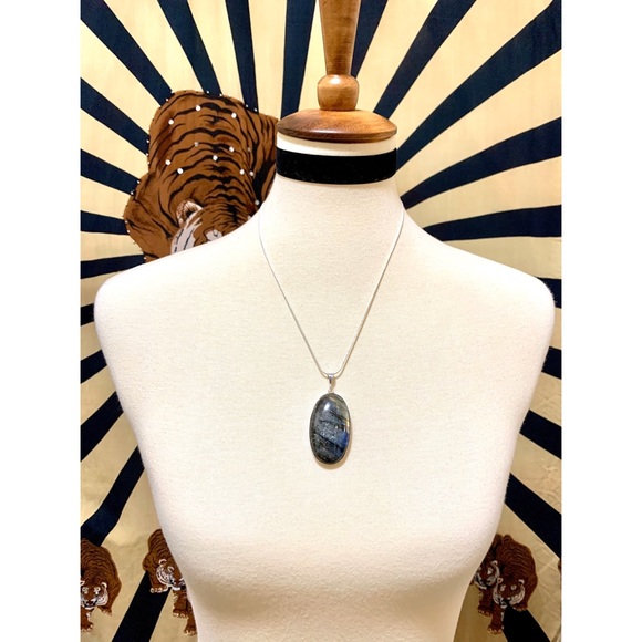 π Beautiful shimmering Labradorite necklace - Picture 6 of 10